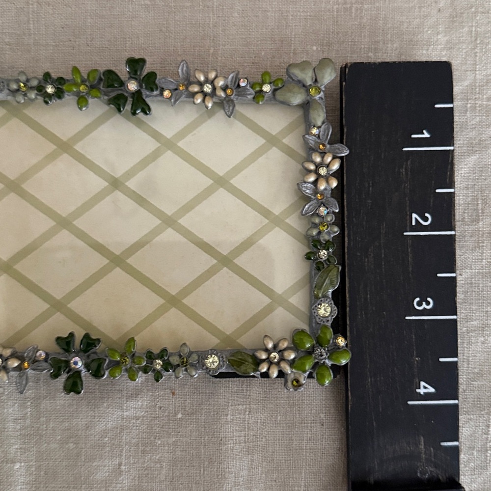 VTG | Small Photo Frame - Picture 9 of 10